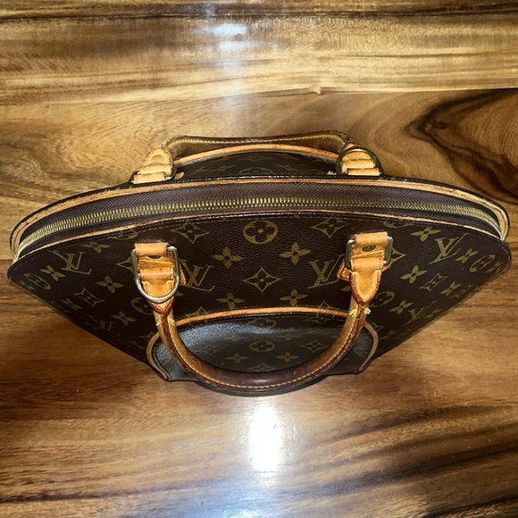 Authentic LOUIS VUITTON monogrammed Ellipse MM Handbag - Picture 5 of 9